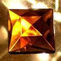 Picture of J80 18mm Amber square 