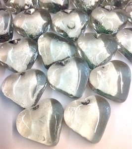 Picture of M76  Clear glass gems heart shaped 16MM thick OUT OF STOCK