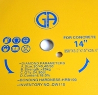 Picture of DW110 14-in. Sintered segmented saw blade for concrete