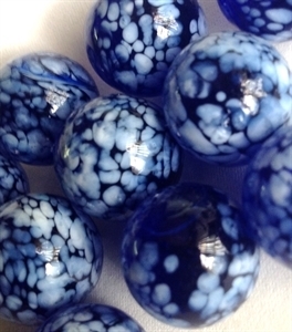 Picture of MJ3226BA HANDMADE 16MM Transparent Blue w/white spots, set of 10